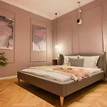 Modern Stay - Central Studios With Wall Projector Near Radisson