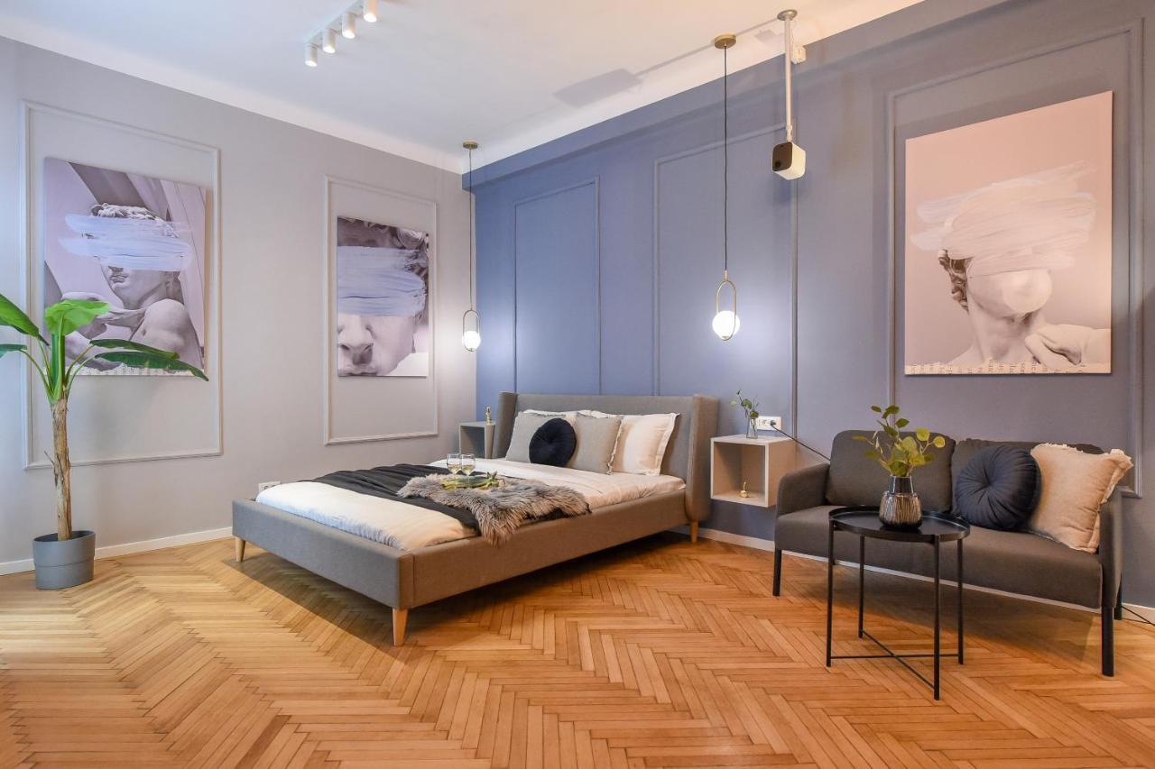 Modern - Central With Wall Projector Near Radisson Appartamento Bucarest