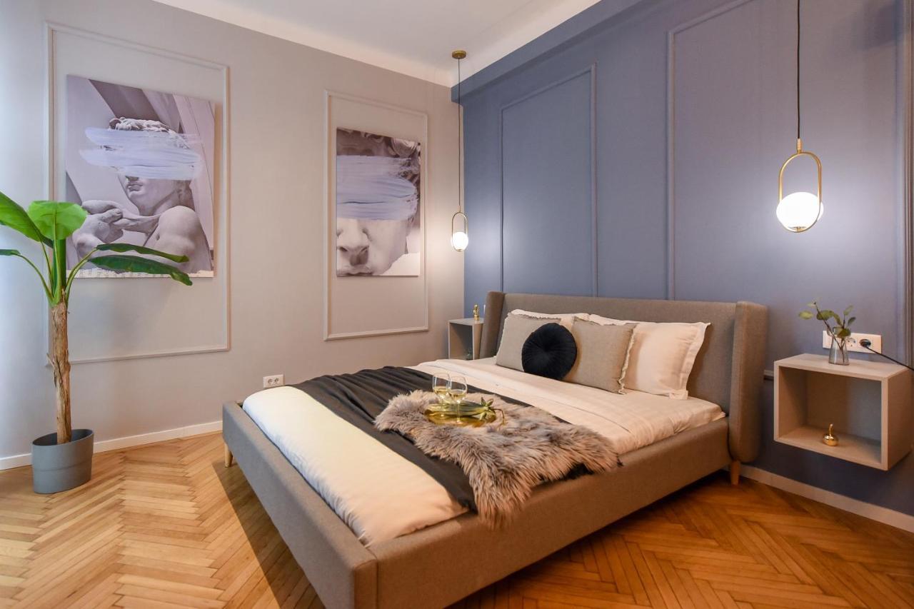 Modern - Central With Wall Projector Near Radisson Appartamento Bucarest