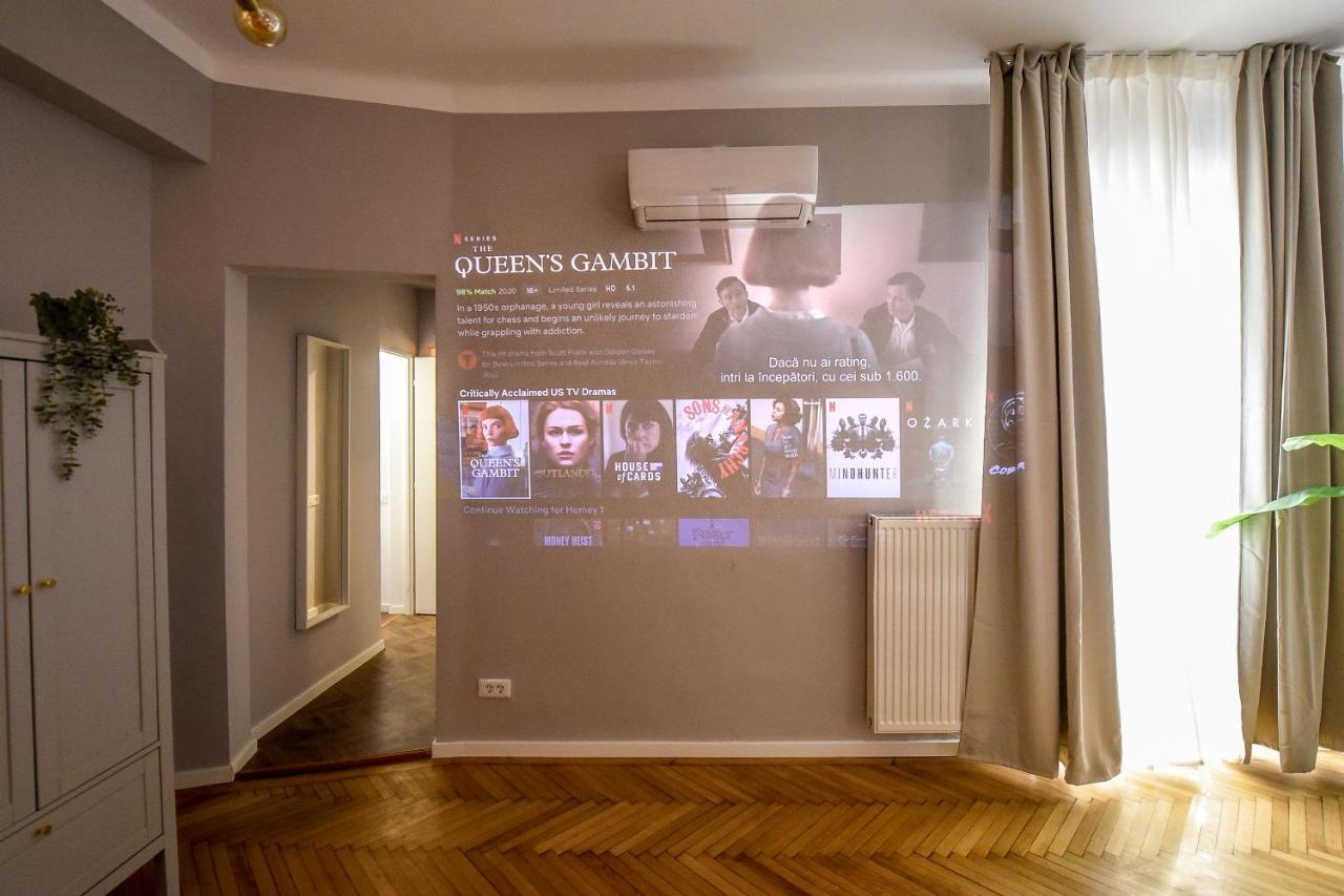 Modern - Central With Wall Projector Near Radisson Appartamento Bucarest