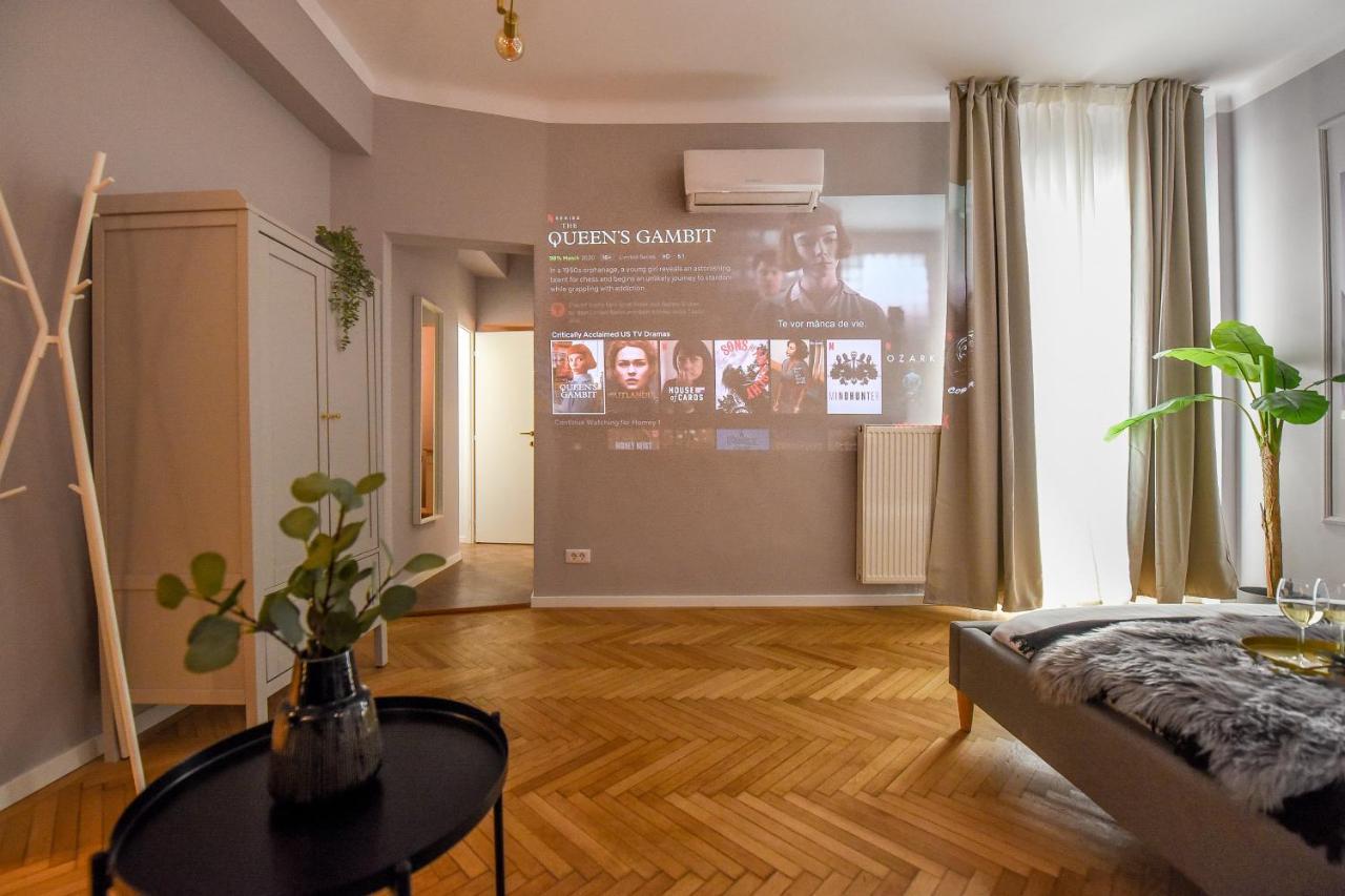 Modern - Central With Wall Projector Near Radisson Appartamento Bucarest