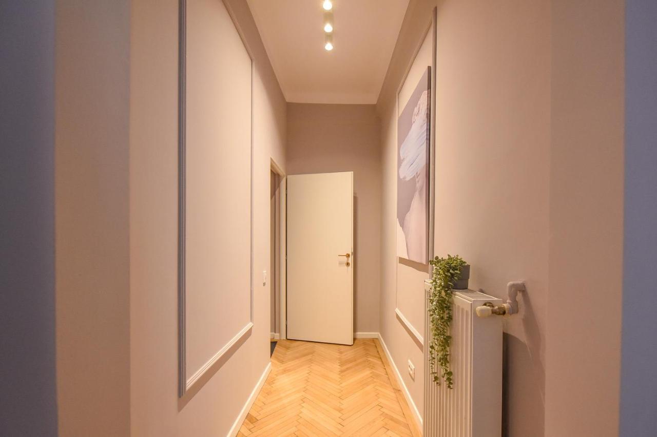 Modern - Central With Wall Projector Near Radisson Apartament Bucureşti